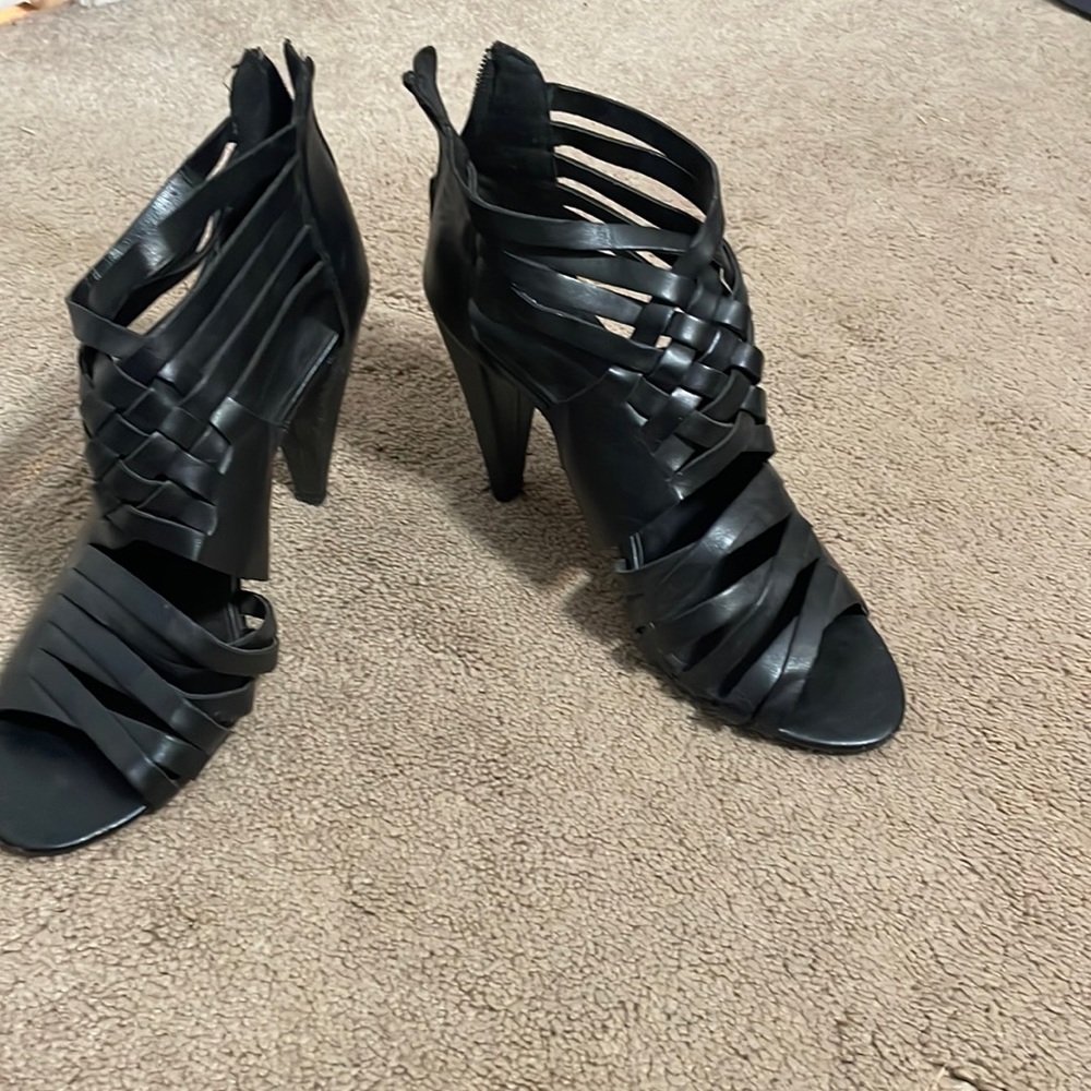 Black Mossimo heels
